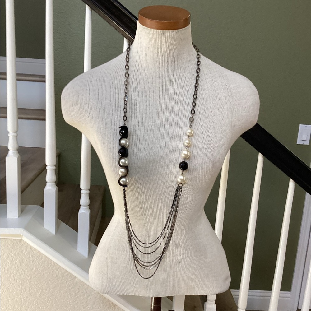 Elegant Black and Silver Necklace